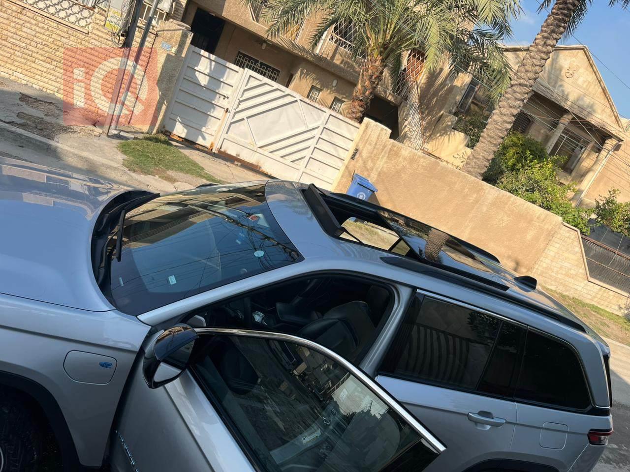 جیپ گراند شیرۆکی